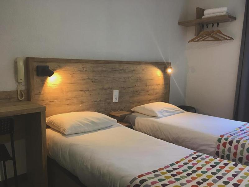 Twin Room image 3