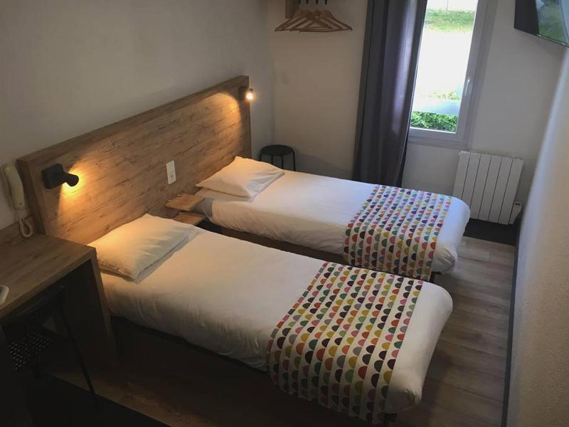 Twin Room image 2