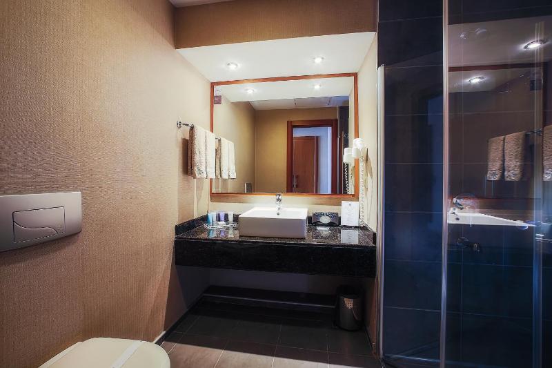Standard Double or Twin Room image 2