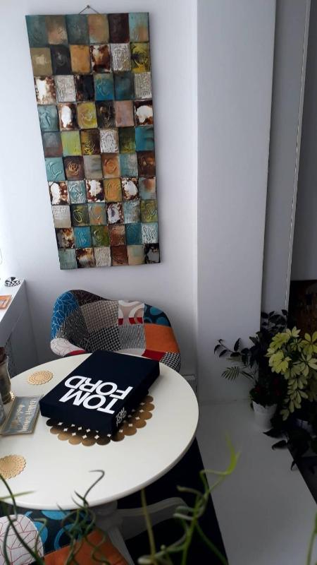 The Kiss Apartment - image 4