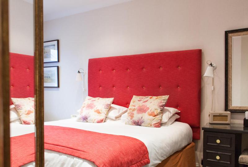 Classic Double or Twin Room image 2