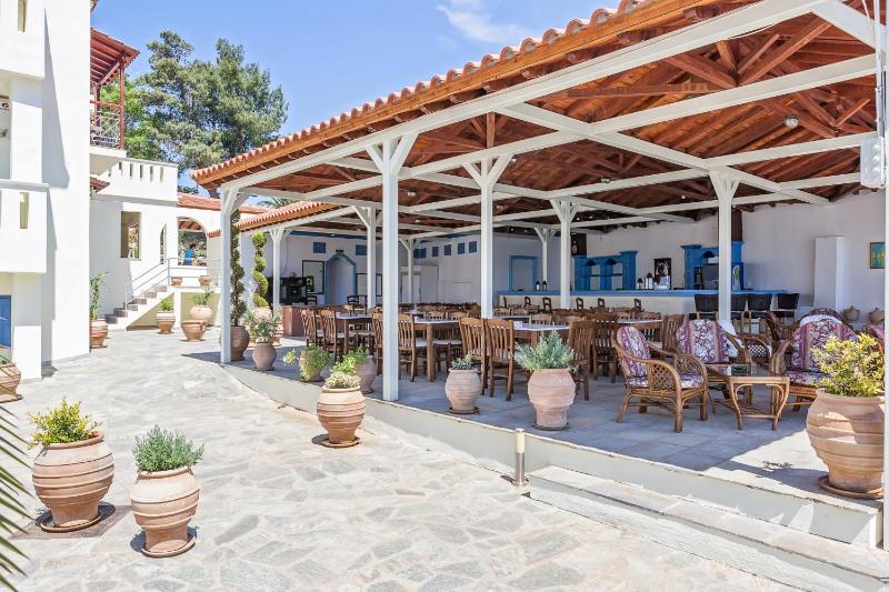Stafylos Suites & Boutique hotel - image 28