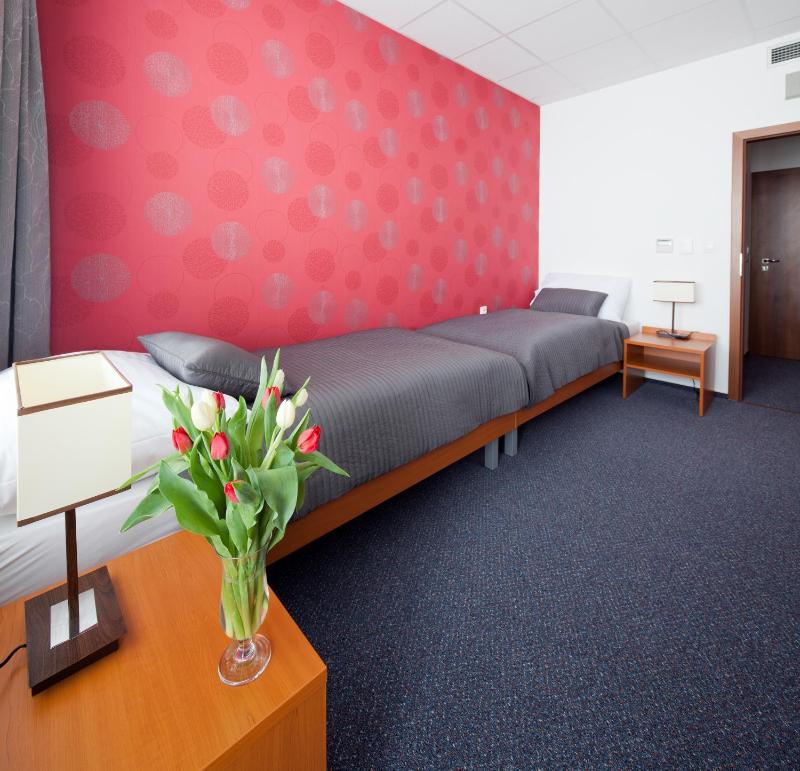 Double or Twin Room image 2