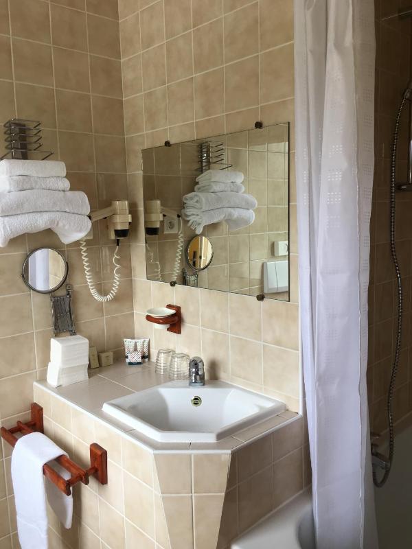 Double Room with Lake View image 2