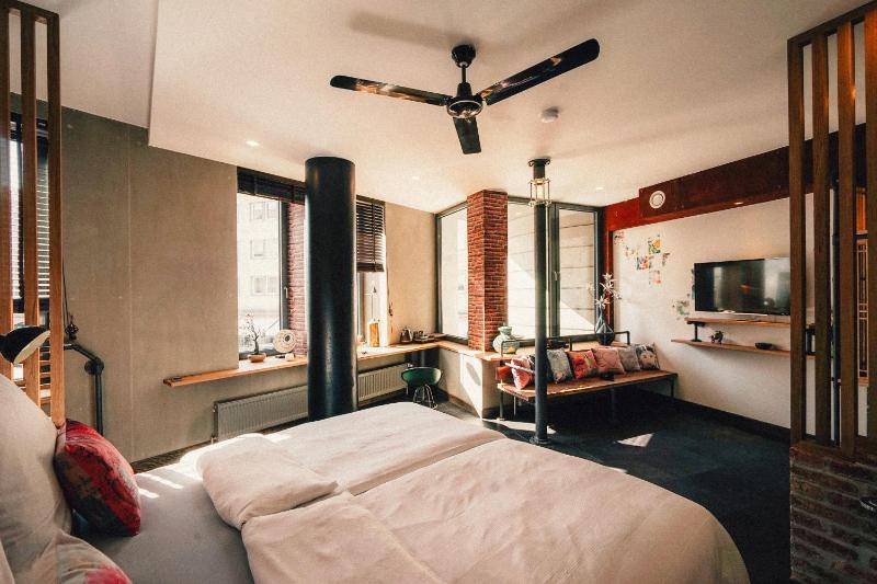 Deluxe Double Room with Shower image 3