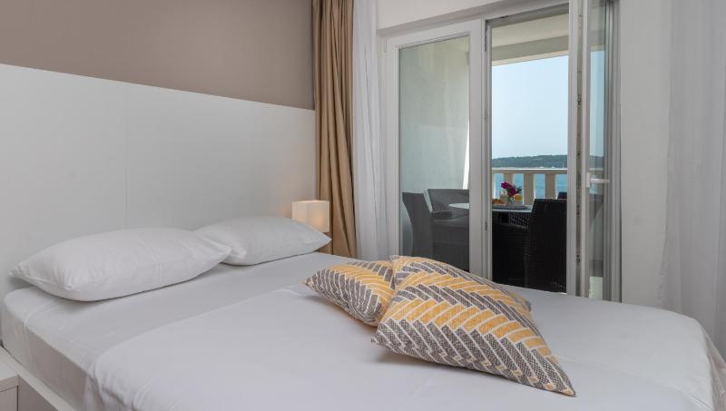 Comfort Two-Bedroom Apartment with Balcony and Sea View image 3