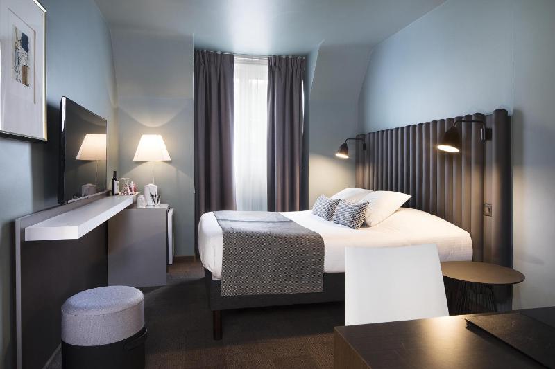 Standard Double Room image 3