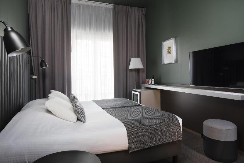 Standard Triple Room image 2