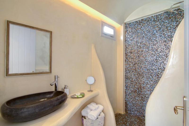  Maisonette Suite with Outdoor Hot Tub & Caldera View image 2