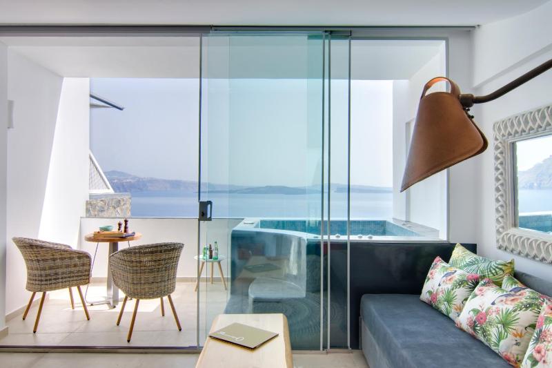  Maisonette Suite with Outdoor Hot Tub & Caldera View image 4