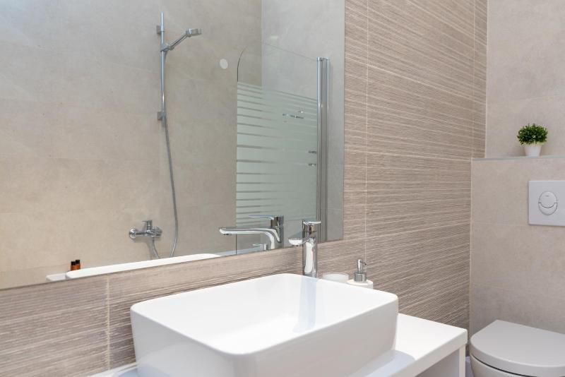 Two-Bedroom Apartment with Balcony  and Sea View image 1