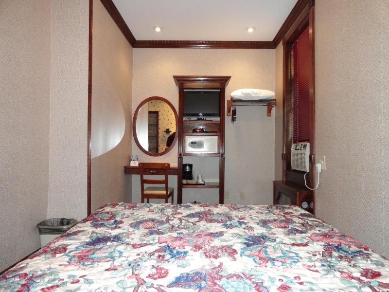 Double Room with Private Bathroom image 4