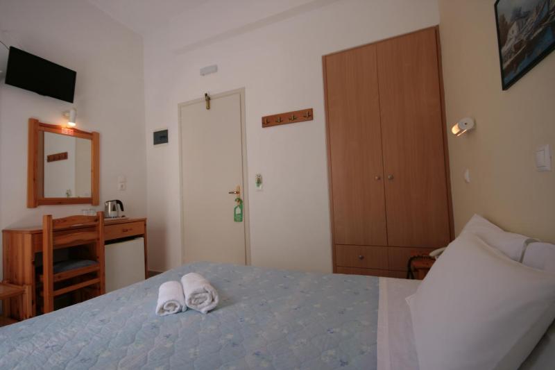 Double or Twin Room image 3