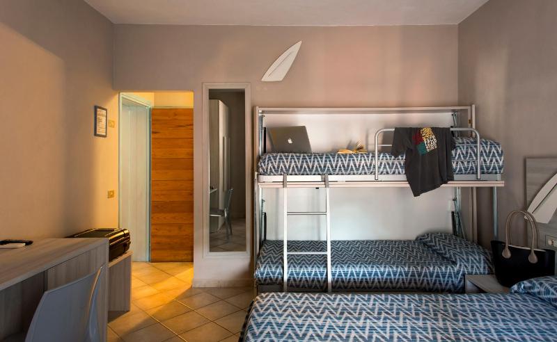 Standard Quadruple Room image 4