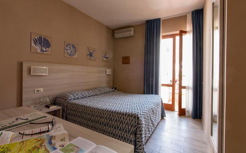 Standard Quadruple Room image 1