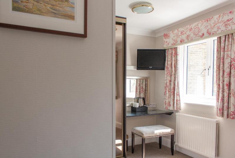 Standard Double Room image 2