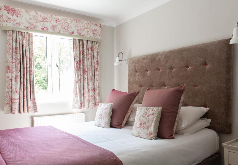 Standard Double Room image 3
