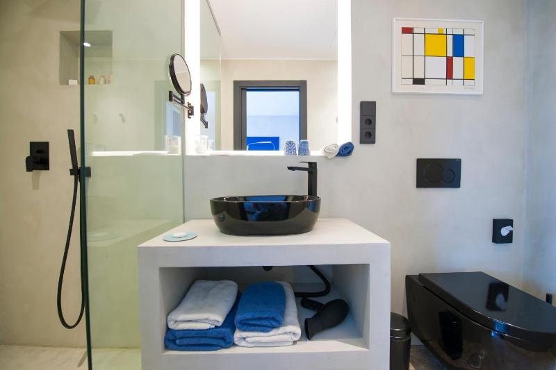 Deluxe Double Room with Private Terrace image 2