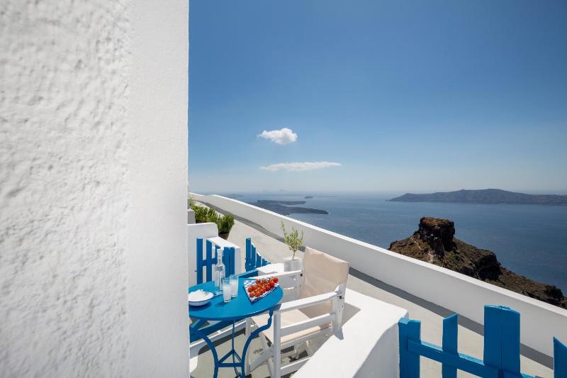 One-Bedroom Apartment with Caldera view image 1