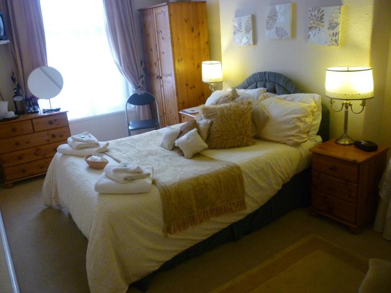 Double Room image 3