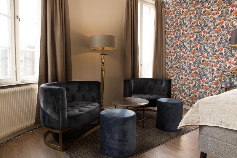 Junior Twin Suite image 4