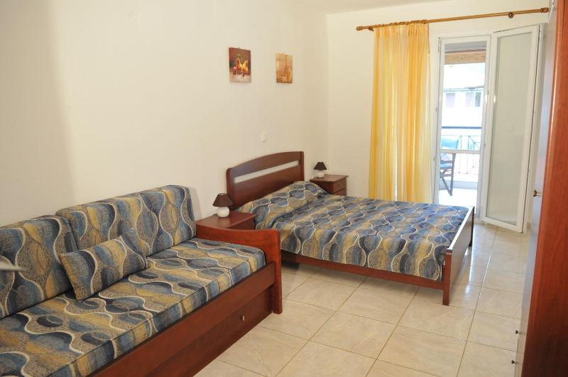 Studio (4 Adults) image 1