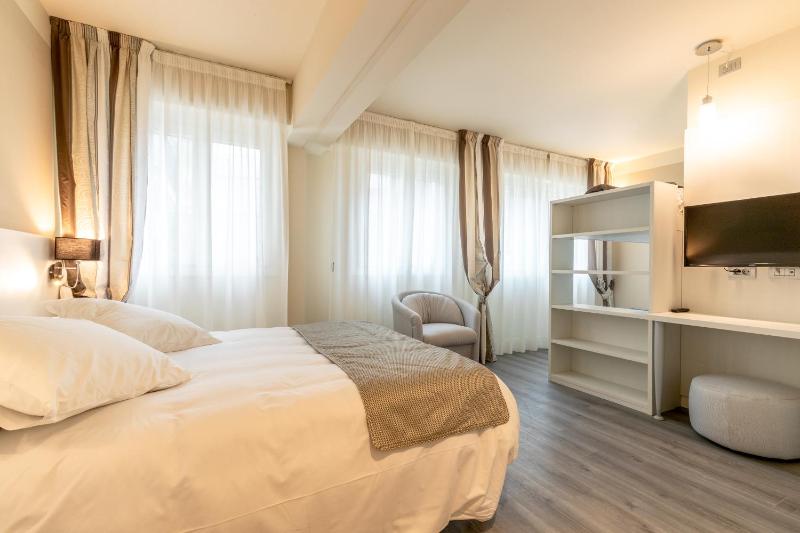 La Dolce Vita Hotel - image 9