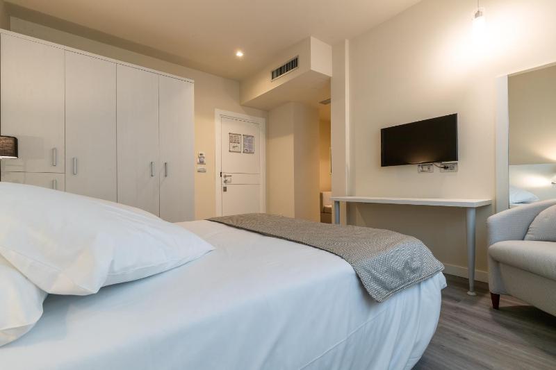 La Dolce Vita Hotel - image 23