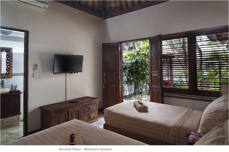 2BR Villa Senin - Minggu Villas Seminyak - image 3