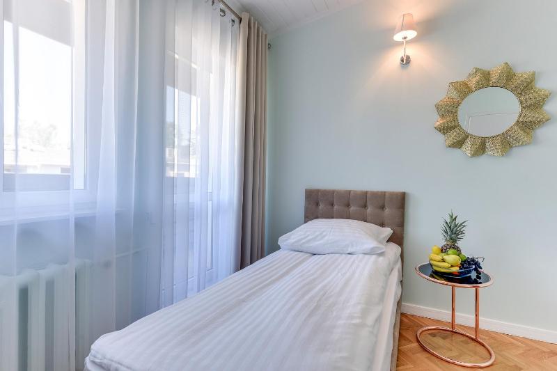 Single Room with Shared Bathroom image 4