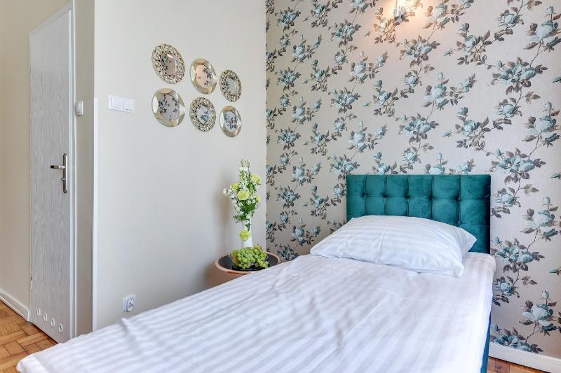 Single Room with Shower image 4