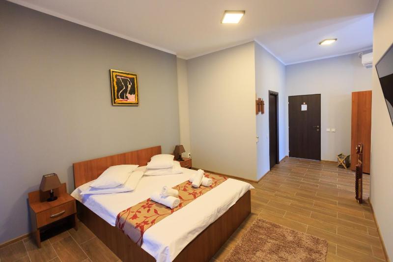 Double Room with Balcony (2 Adults + 1 Child) image 4