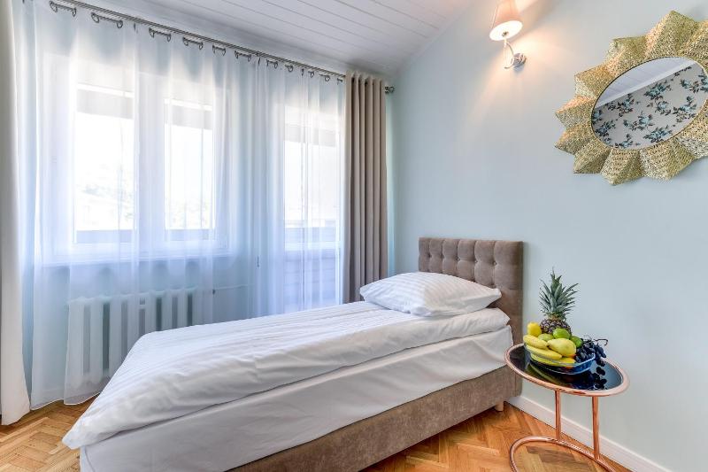 Single Room with Shared Bathroom image 1