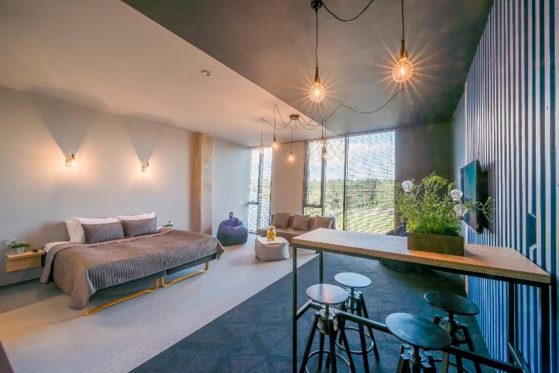 Deluxe Family Room image 4
