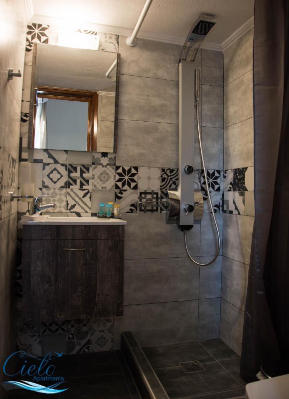 Standard Triple Room with Sea View image 2