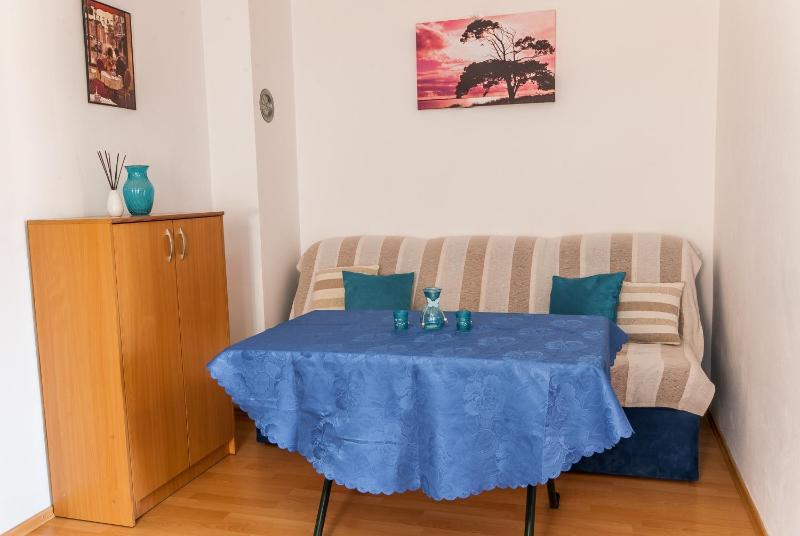 One-Bedroom Apartment (4-5 Adults) image 2
