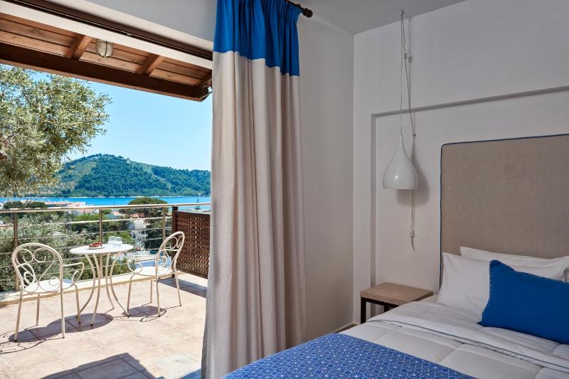 2 Bedroom Sea View Living image 3