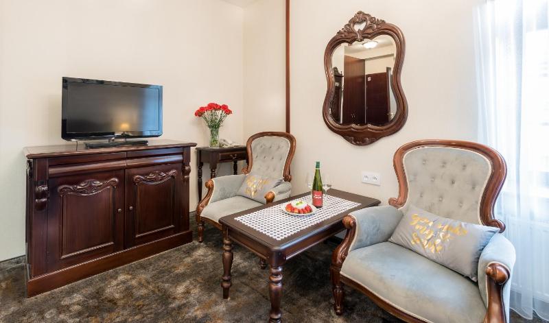 Double Room image 3