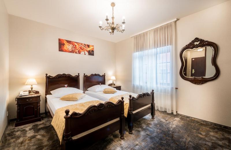 Twin Room image 2