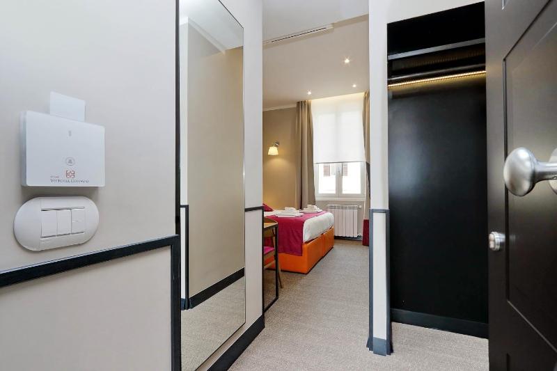 Small Double Room image 4