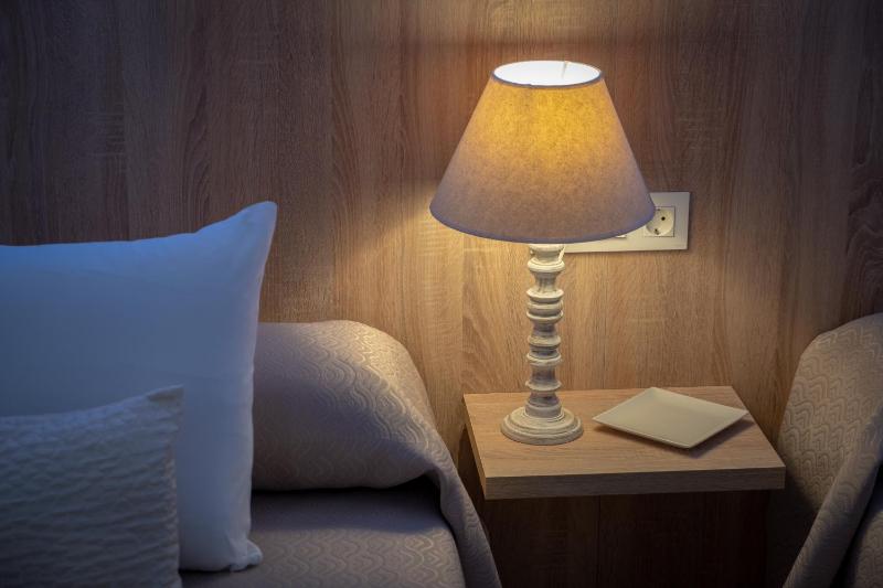 Economy Double Room without Window image 3