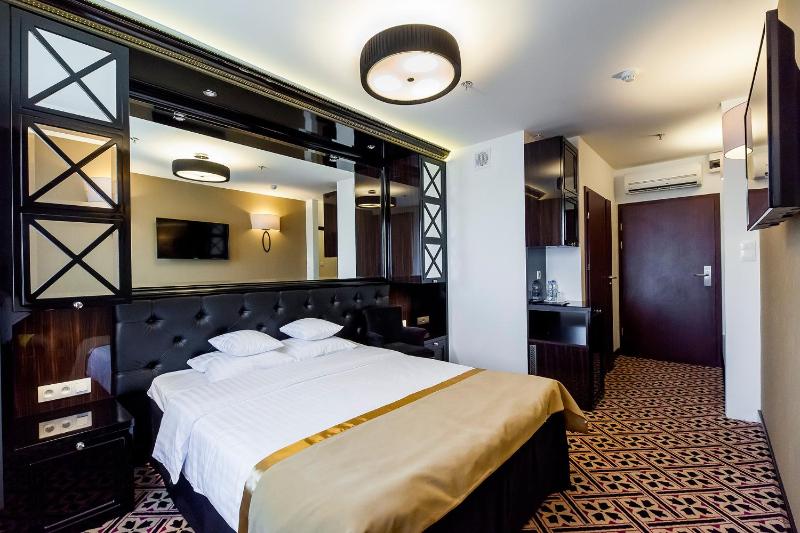 Deluxe Double Room image 4