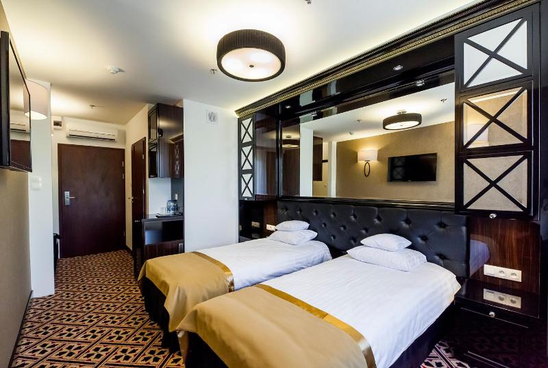 Deluxe Twin Room image 2