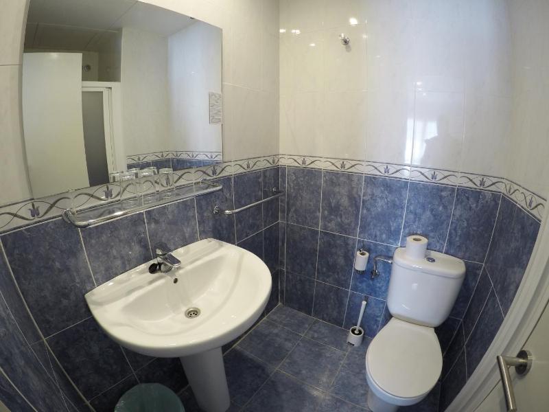 Standard Double or Twin Room image 3