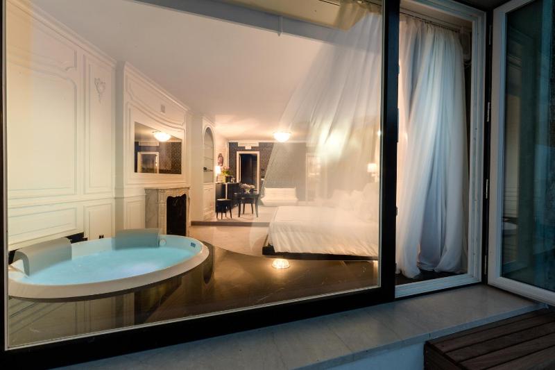 Executive Suite image 3