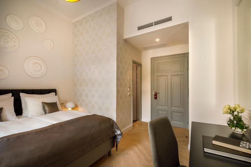 Atrium Room image 4