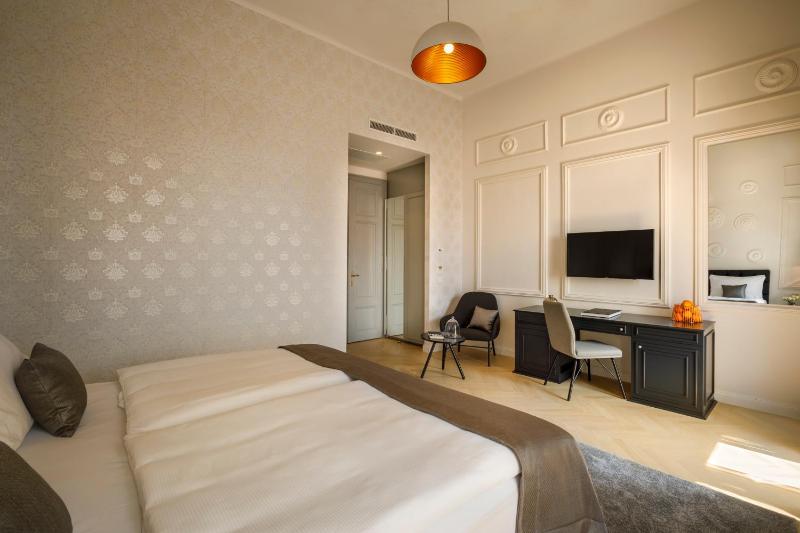 Atrium Room image 1