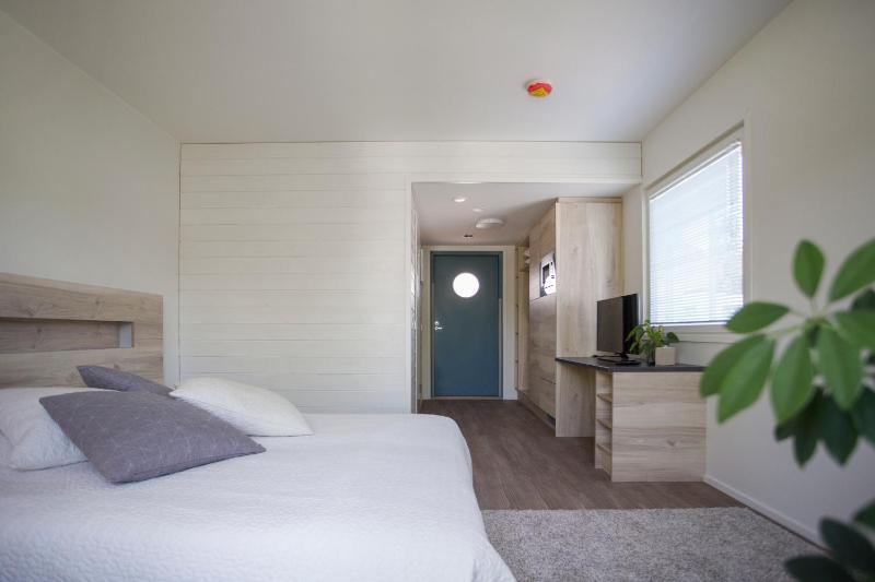 Standard Twin Room image 3