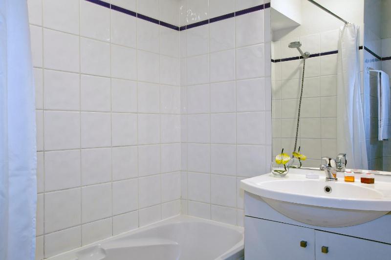 One-Bedroom Apartment image 2