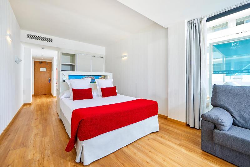 Double Room with Terrace and Panoramic Sea View image 4